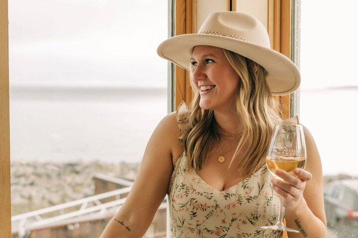 MOVIE STARS NON-BUS - Andie's Leelanau Peninsula Wine Tour - Photo 1 of 14